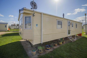 Lovely caravan with free WiFi nearby Great Yarmouth seaside town ref 20085BS